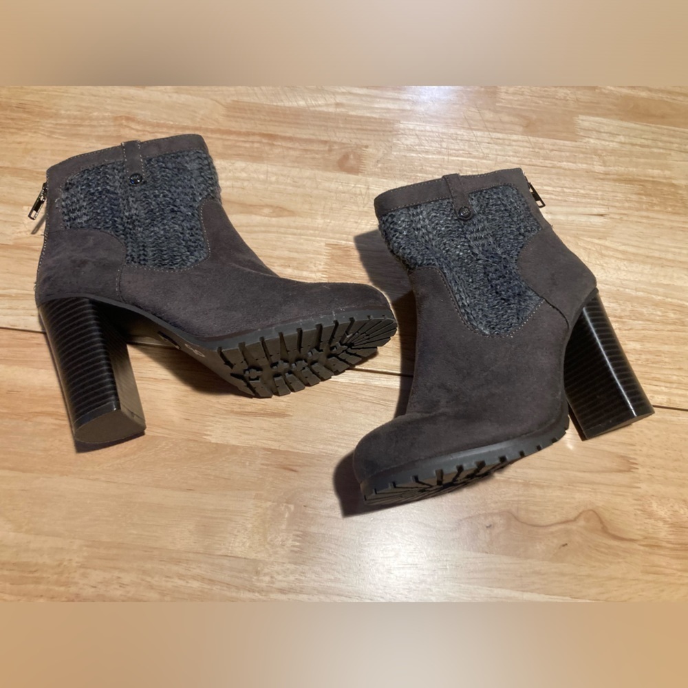 Juicy couture heeled boots in a size 7 medium with approximately a 3 inch heel